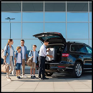 Family traveling airport MSP